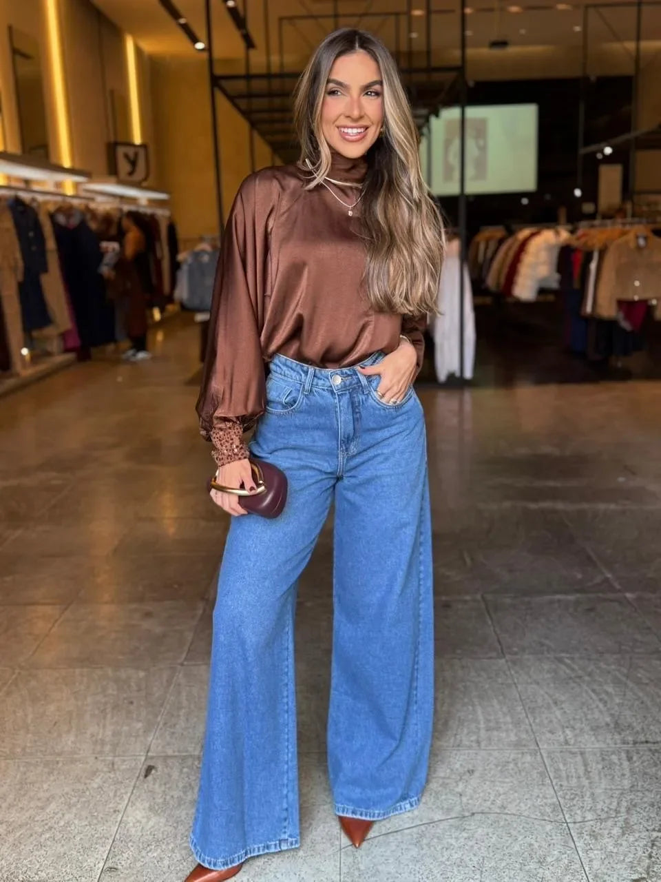 Blusa Feminina Em Cetim Com Bordado Punho
