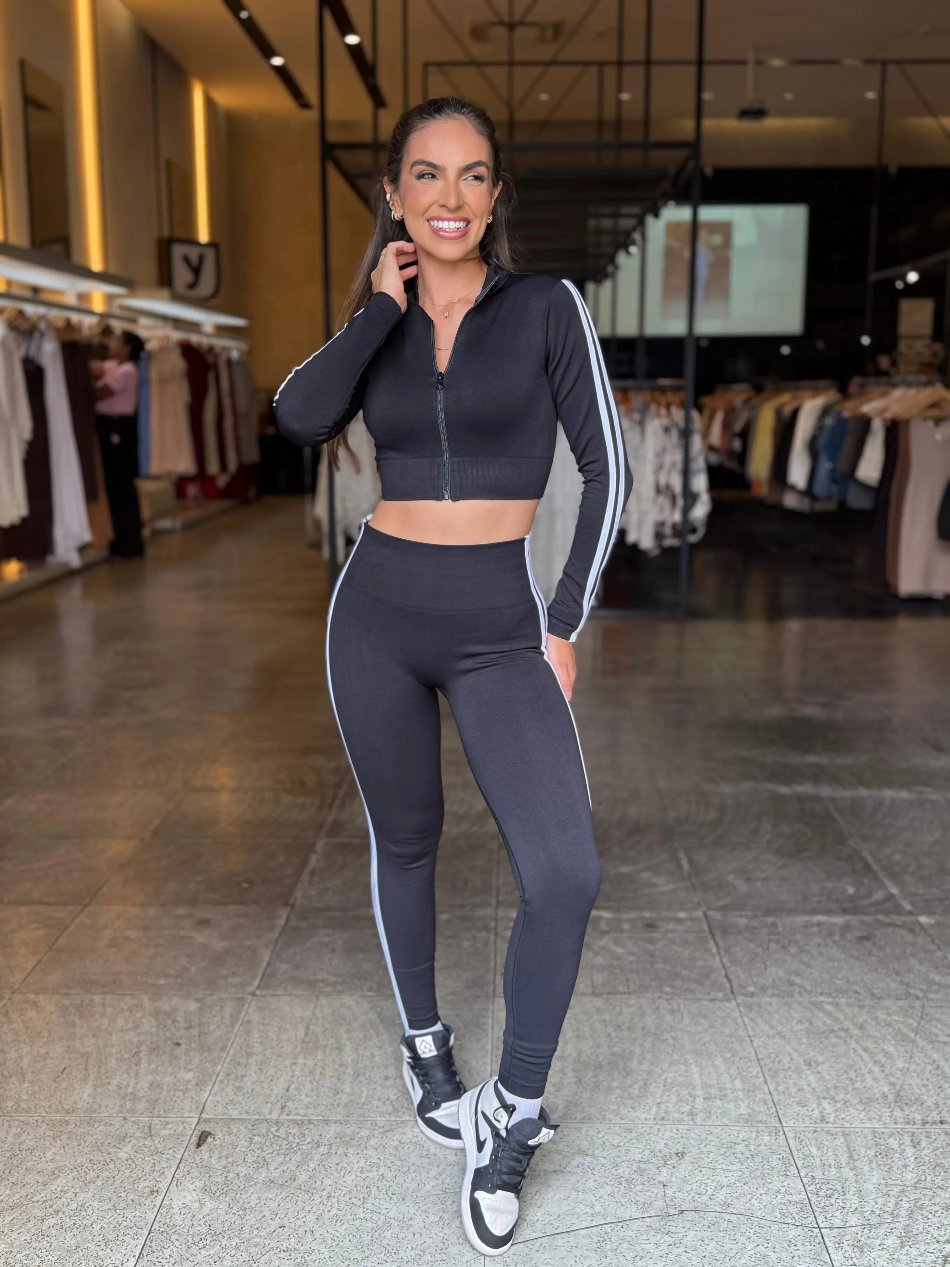 Conjunto Fitness Cropped Manga Longa e Calça Listras