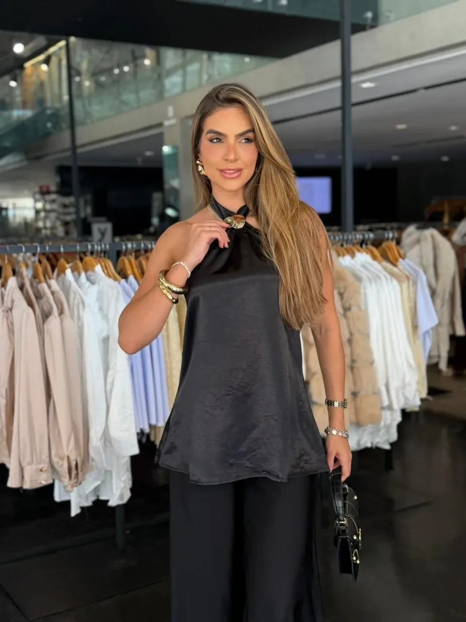 Blusa Cetim Detalhe Fivela Pescoço