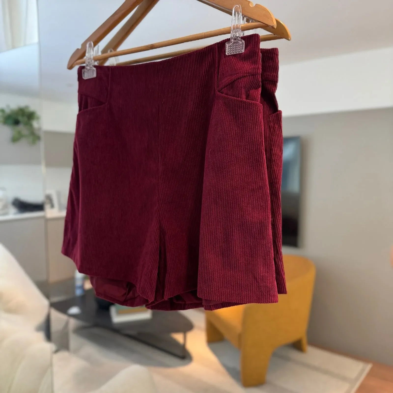 Short Veludo Cotelê Bolso