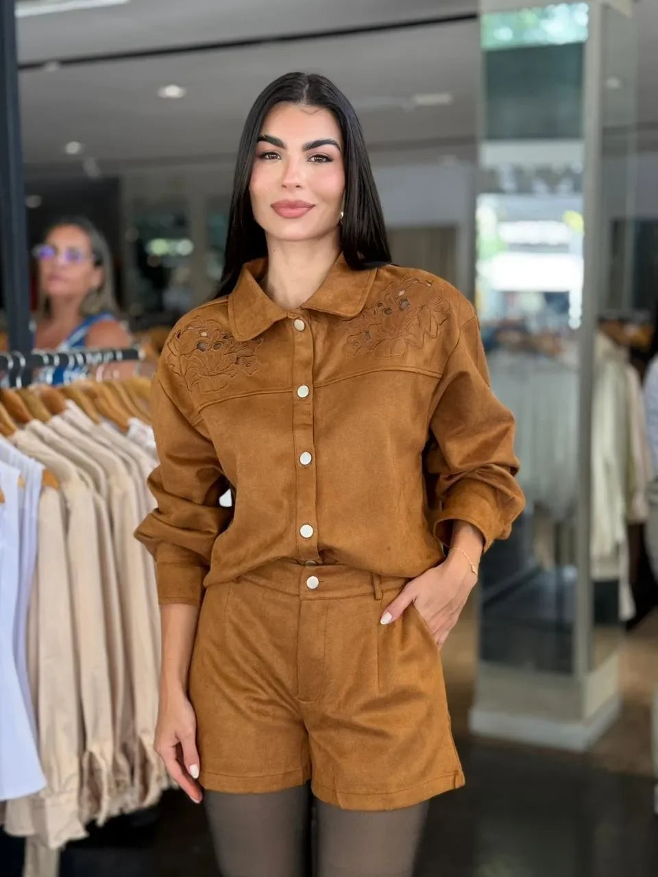 Conjunto Feminino Short e Camisa Suede