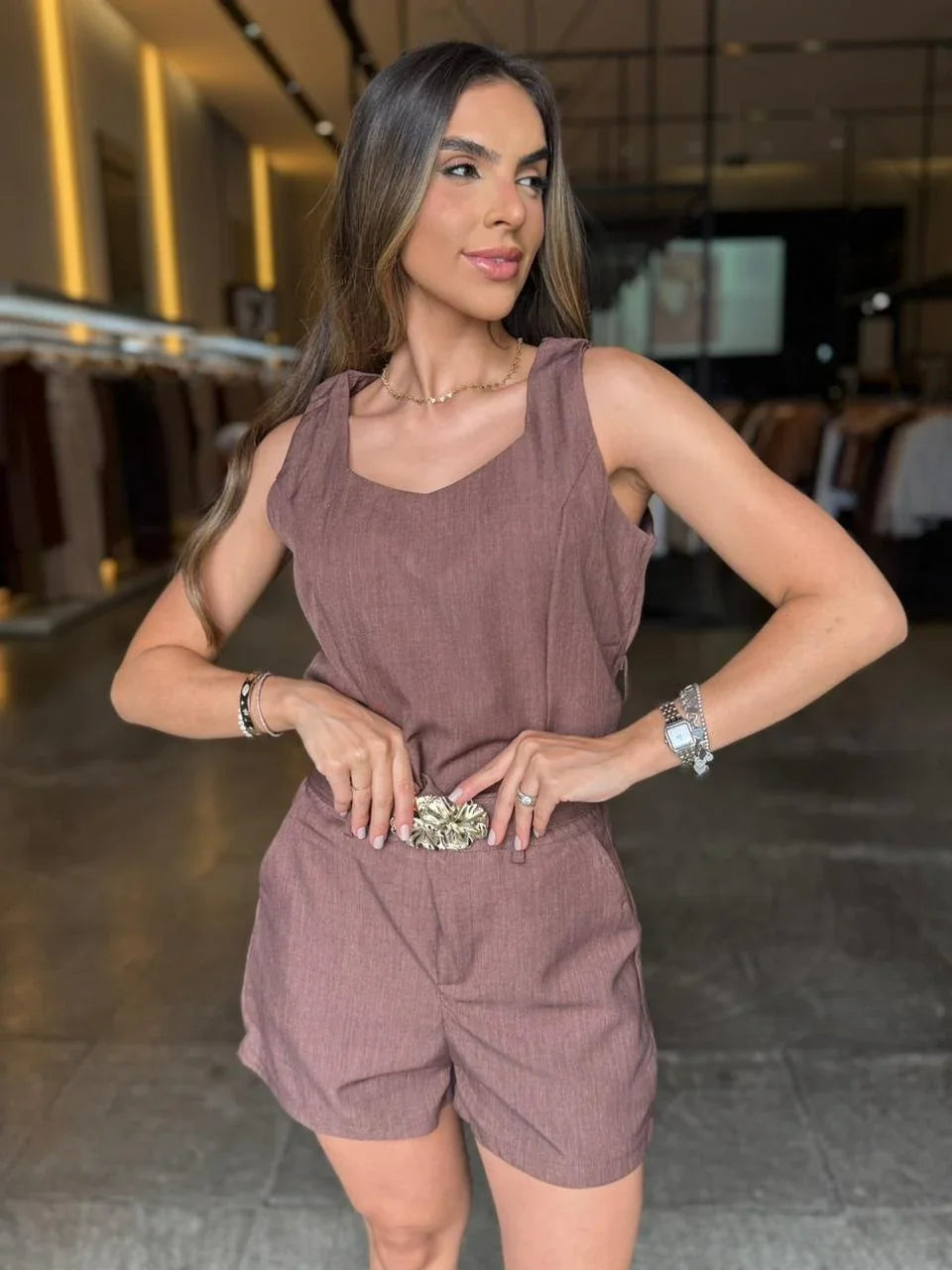 Conjunto Alfaiataria Short e Blusa Com Cinto